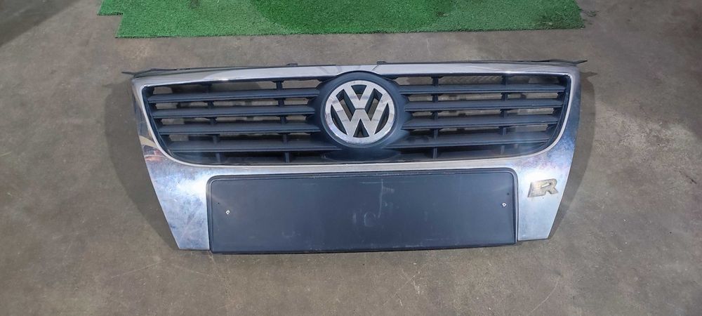 Grila centrala bara fata volkswagen vw passat B6 break an 2008