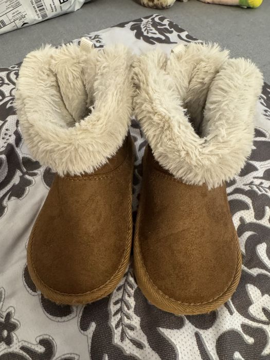 Vand cizme marimea 24/25 hm