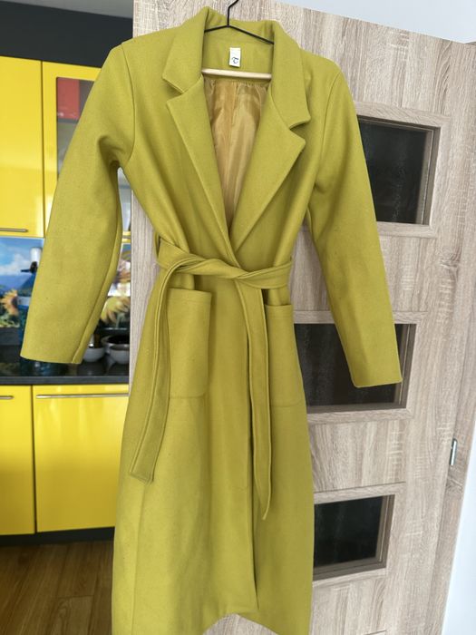 Раница, боти на ток и палто