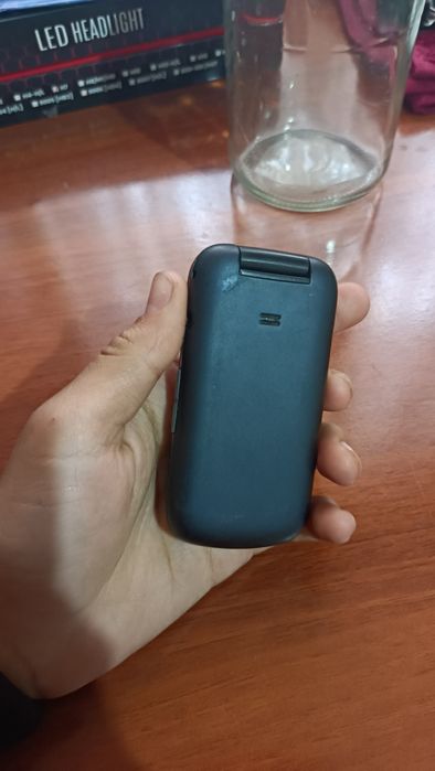 Telefon sotiladi narxi 300 ming kelishamiz qiziqanlar murojat qilurasl