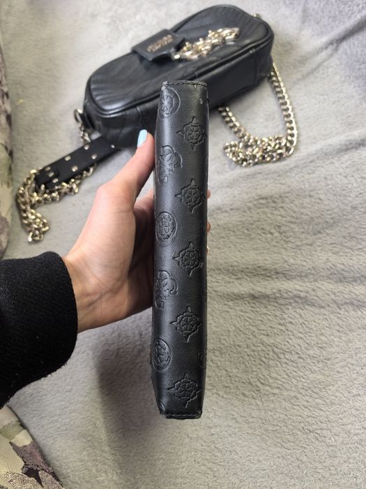 Чанта и портфейл Guess