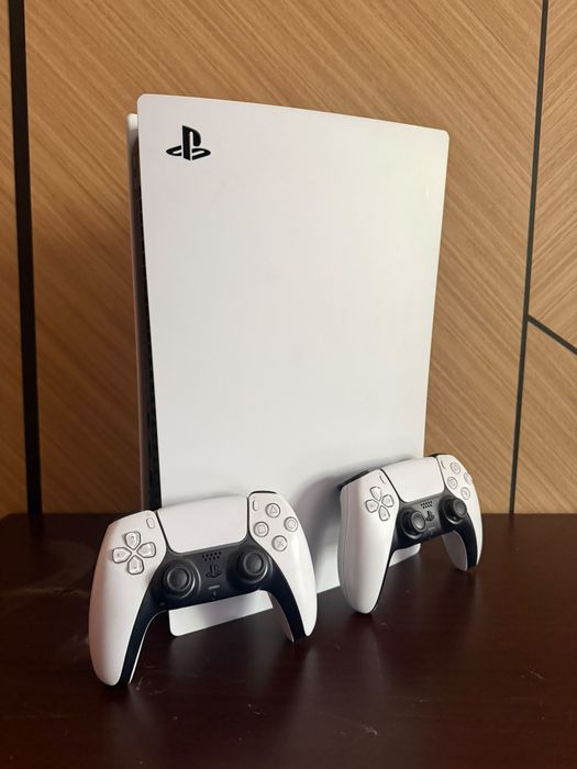 Продам PS5 с двумя джостиками