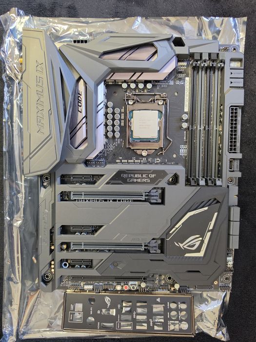 ASUS ROG Maximus IX Code + Intel i7-7700K – kit sau separat