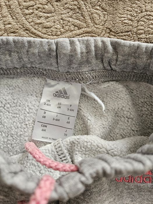 Маркови дрехи за момиченце 3-6мес 68см. Цени от 5 до 10 €.