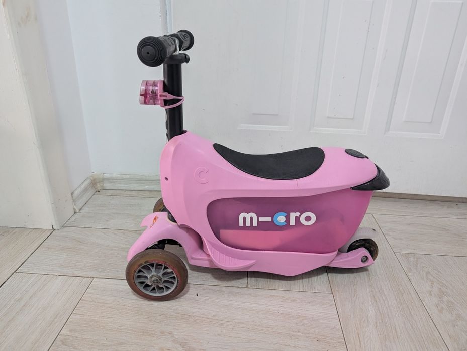 Trotineta copii Micro Mini2go Deluxe Plus, roz, 3 roti, cu sezut