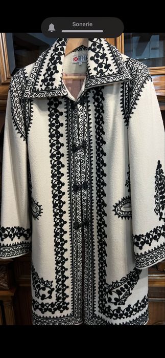 Vand suman Regina Maria autentic romanesc din stofa de lana si casmir