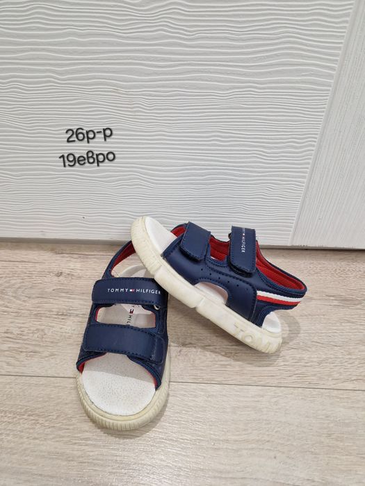 Сандали, маратонки в запазено състояние