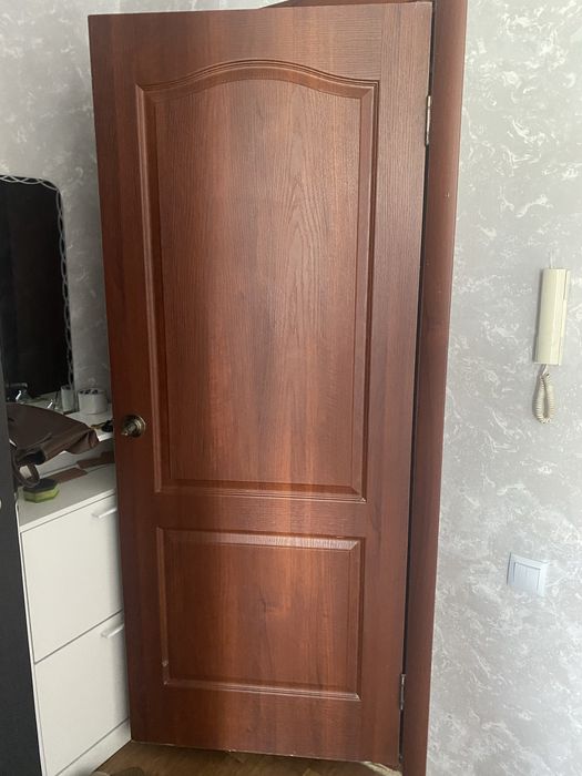 Продам межкомнатную дверь