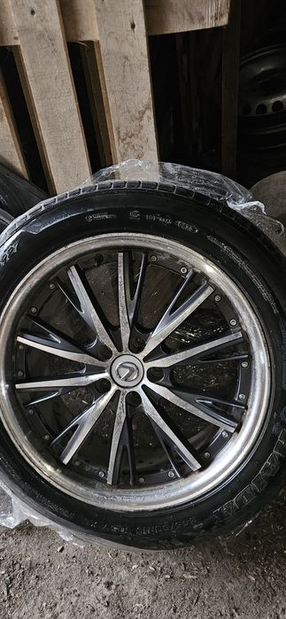 Продам  комплект резины с дисками