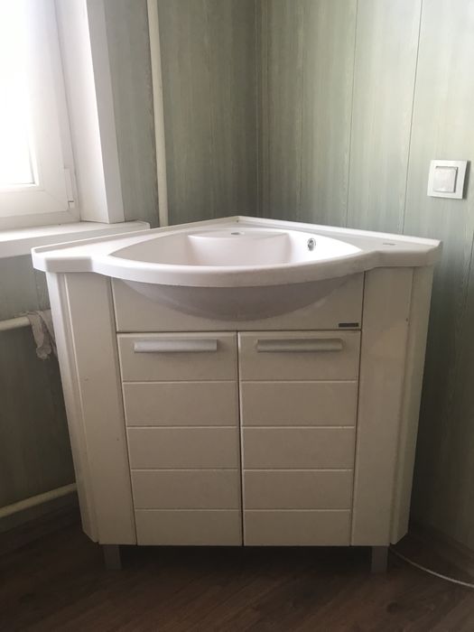 Продам угловую раковину