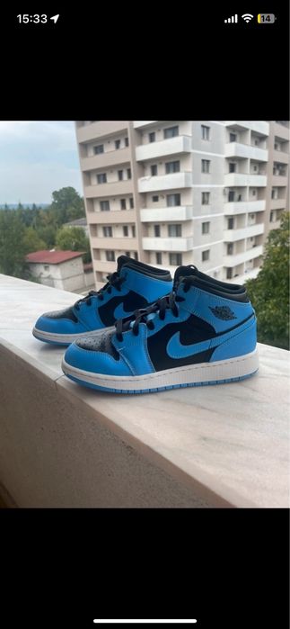 Jordan 1 Mid University Blue