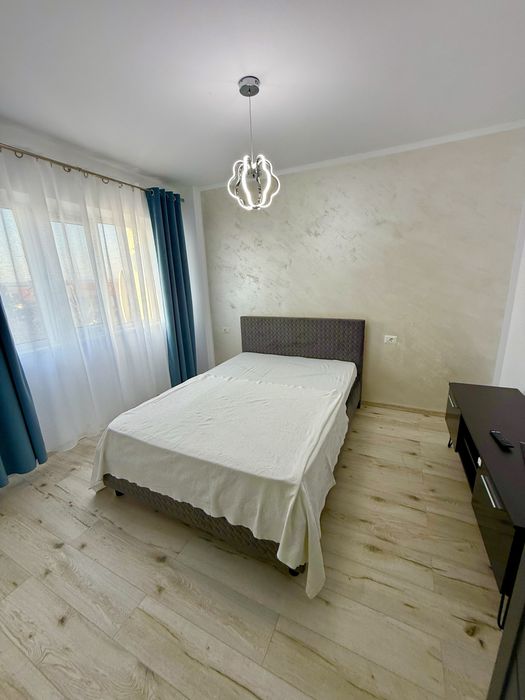 Apartament cu 3 camere et4/4 strada  Doinei