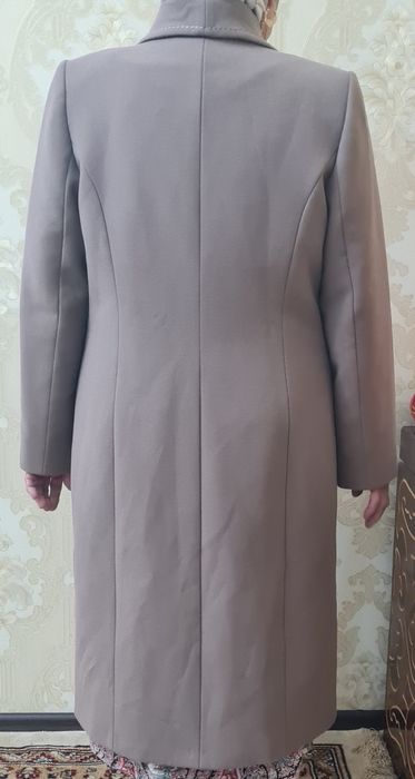 Әр түрлі киімдер сатылады