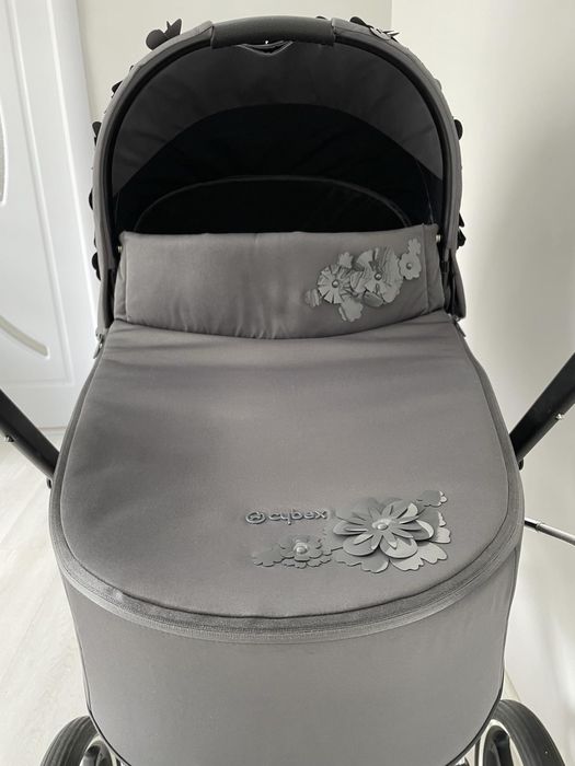 Cybex Priam/e-Priam 3 кош за новородено Lux Simply Flowers
