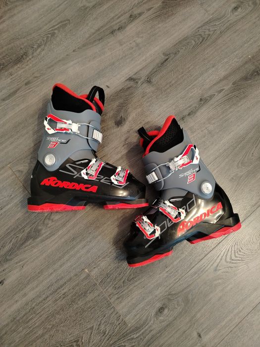 Vând clăpari copii Nordica, folosiți un sezon, mărimea 22,5(35,5-36)