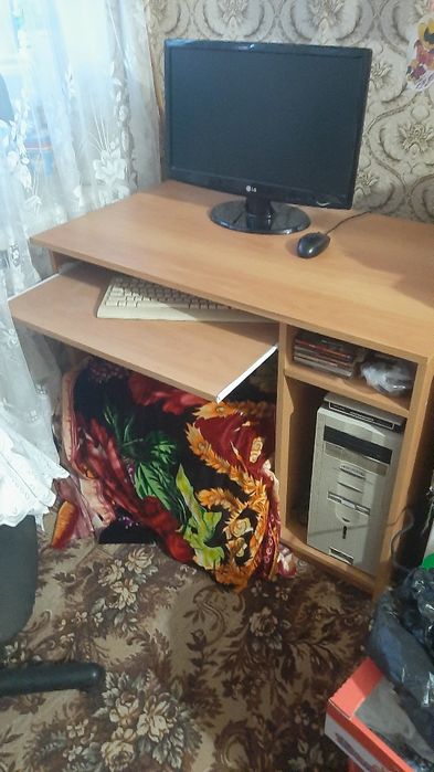 Стол компьютерный