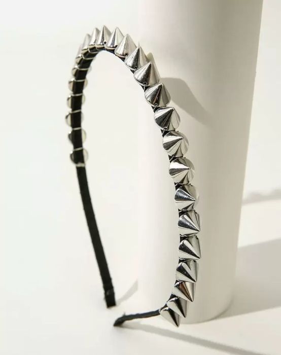 Лента за коса с бодли