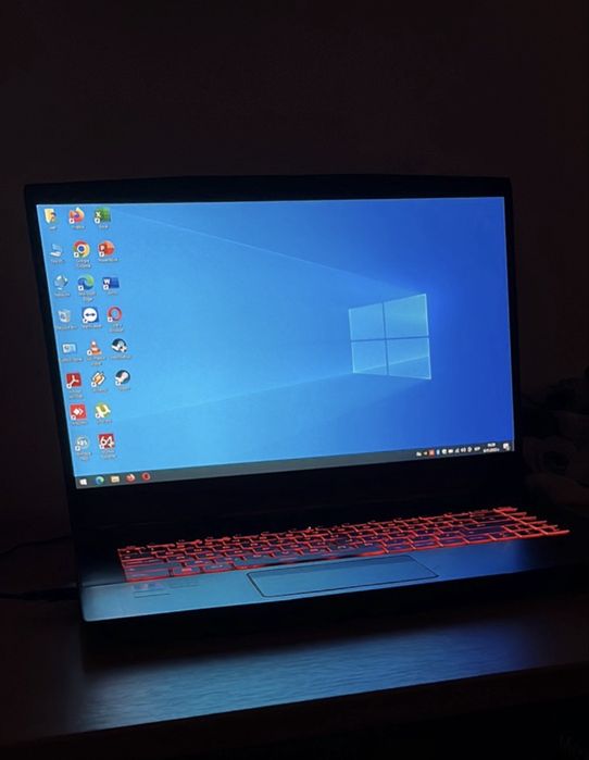 Геймърски лаптоп MSI GF63 Thin 11UC