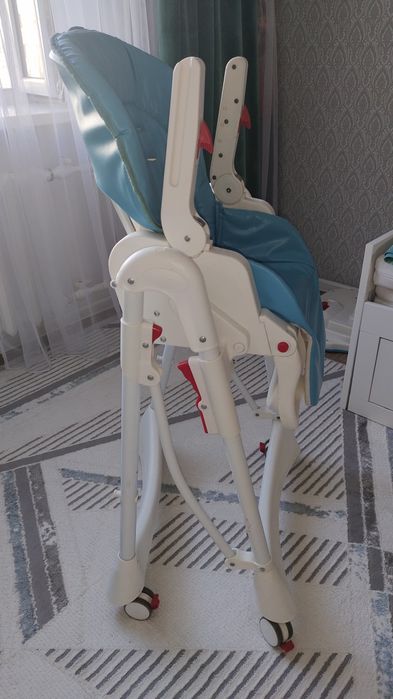 Стульчик для кормления малыша