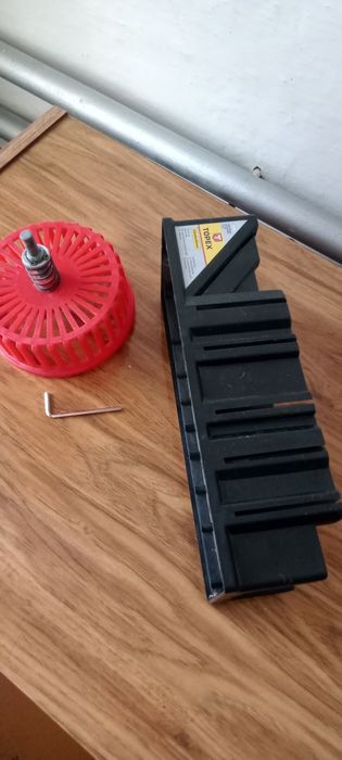 Стусло пластмассовое и сверло по кафелю