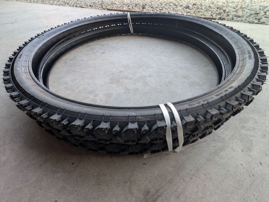 Anvelope bicicletă cu cuie