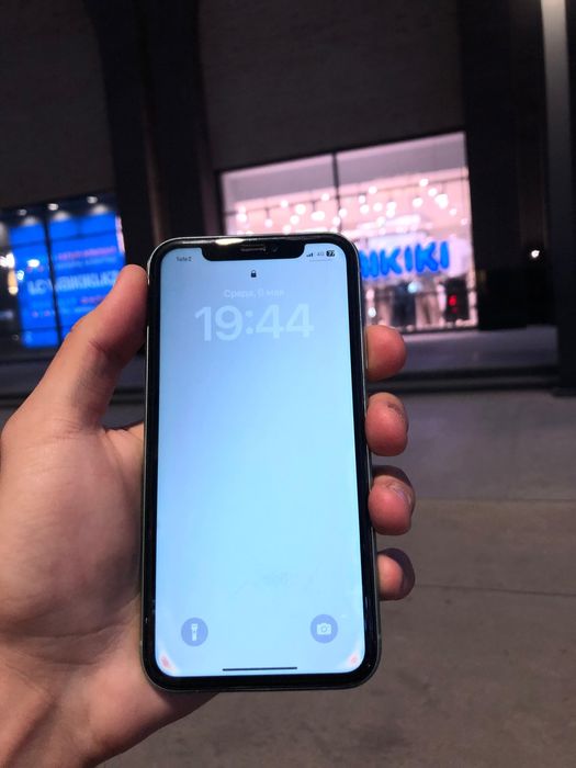 İphone 11 64 gb.