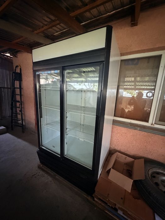 Холодильник витринный