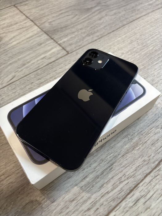 Продам Iphone 12