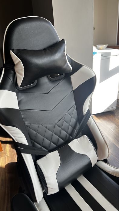 Игровое компьютерное кресло