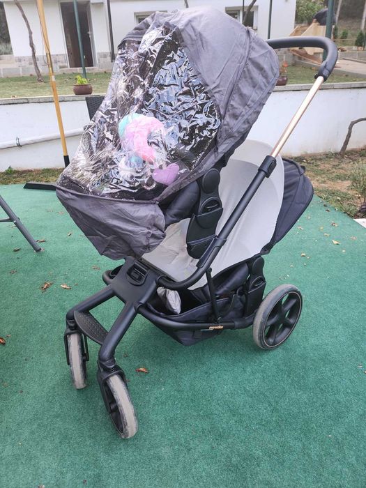 Бебешка количка Easywalker Gold Edition за породени деца или близнаци.