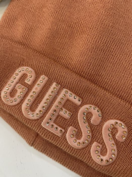 Дамска шапка GUESS
