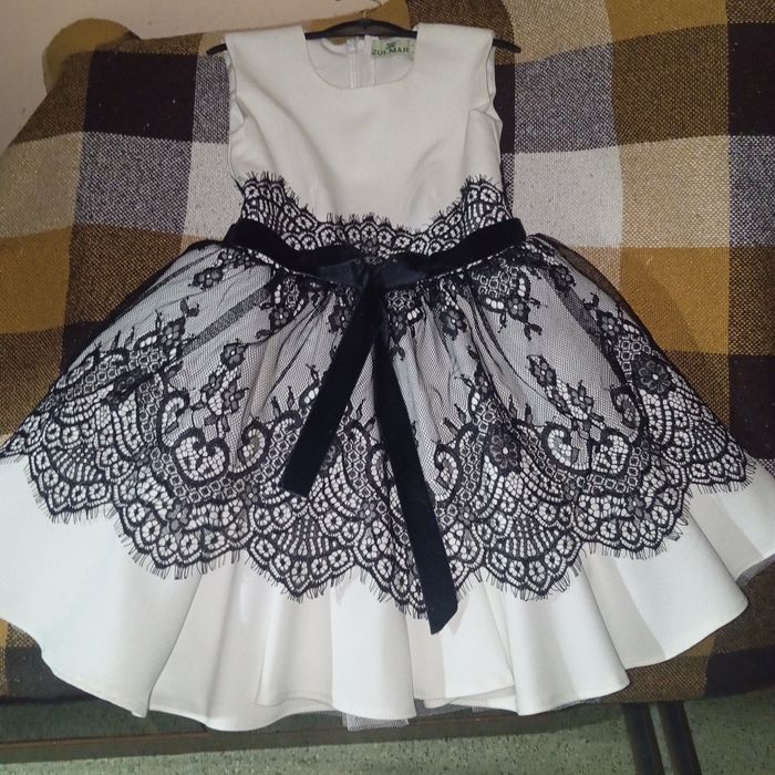 Нарядное платье для маленьких модниц