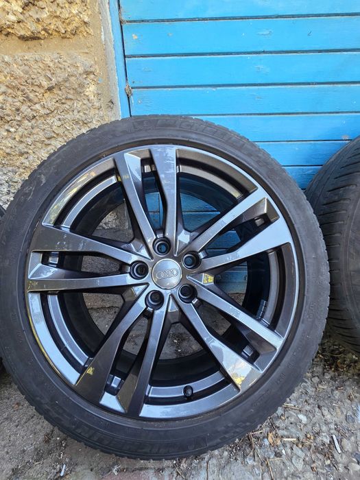 Продавам оригинални  джанти  за audi A6 C8 с гуми 19 "
