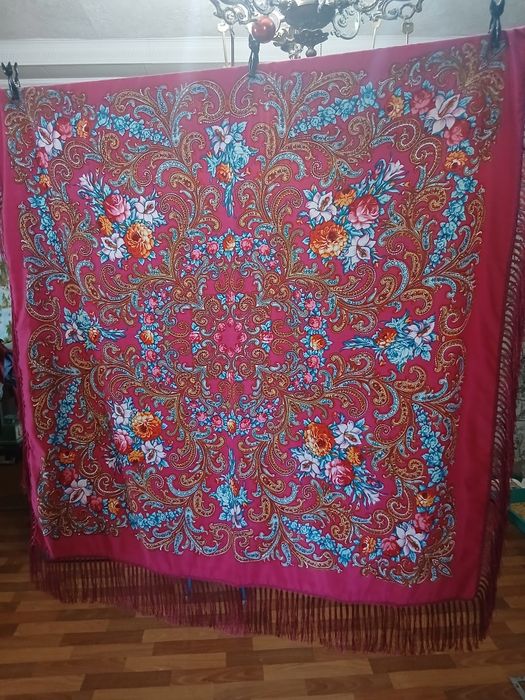 Продам платок Новый