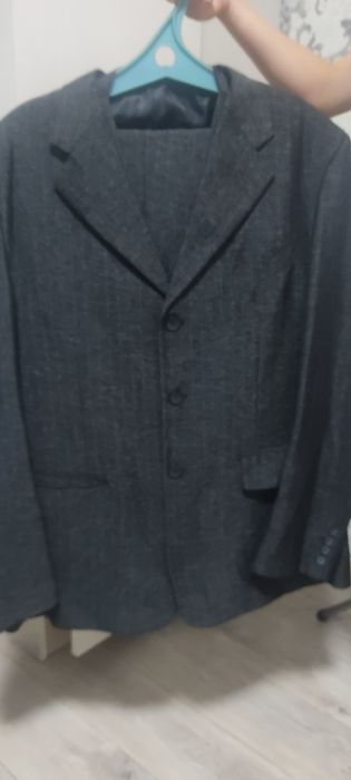 Продам костюм тройка.