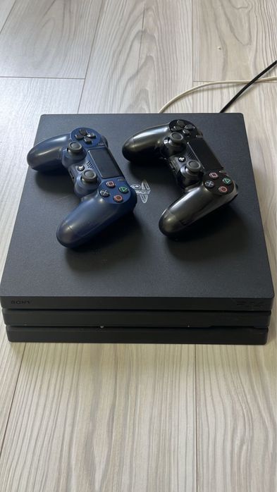 Продам плейстешен 4 про с играми  званите варианты обмена .