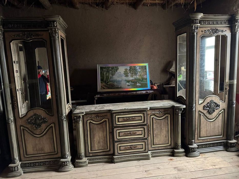 Стенка новая состоит из 3 частей