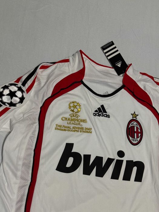 Tricou Milan 2007 alb finala champions league cu badgeuri