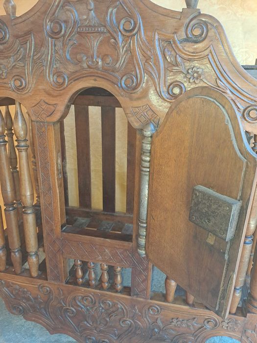 dulap vechi frantuzesc secol 18 - 19 lemn nuc