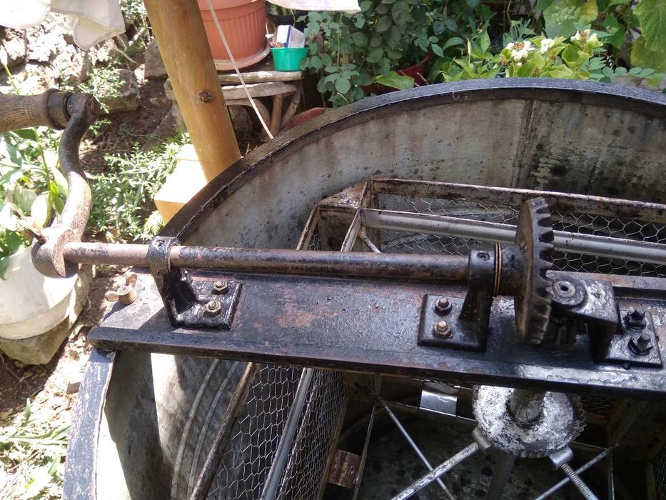 Центрофуга за мед