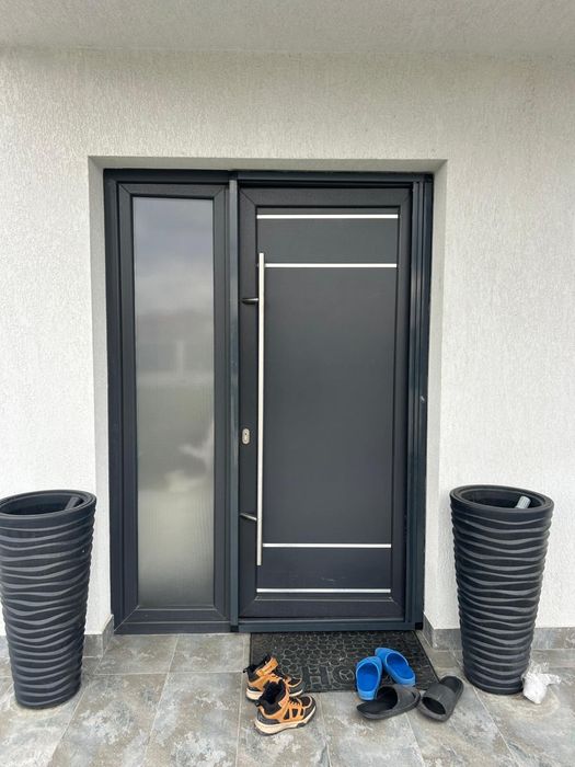 Vand usa pentru casa!