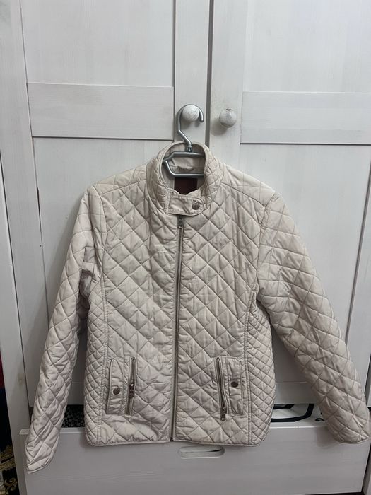 Продам куртки на девочку подростка