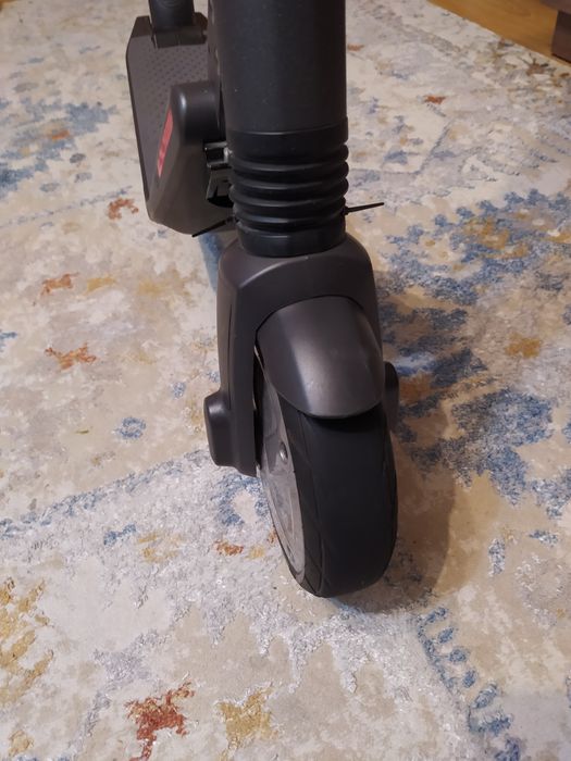 Ninebot ES2 электросамокат.