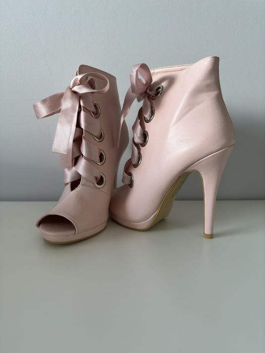 Дамски сандали с ток