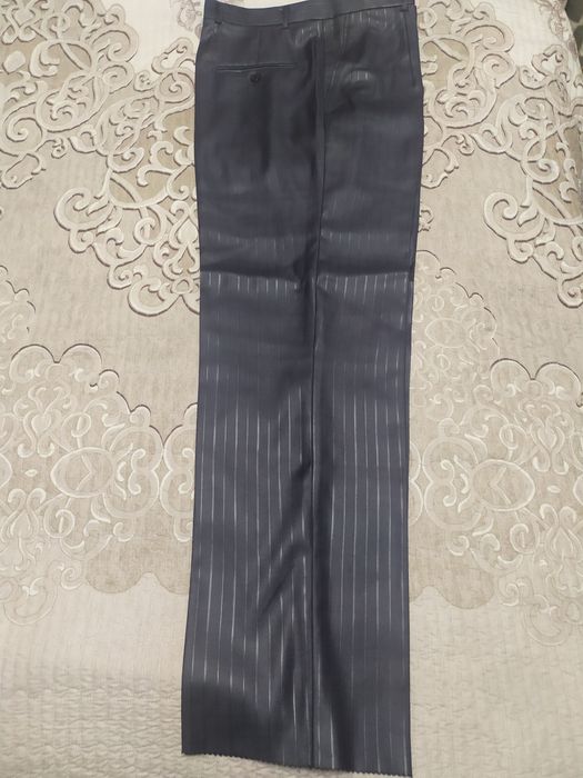 Продам костюм тройка серого цвета.