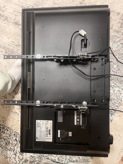 Samsung 85 см телевизор