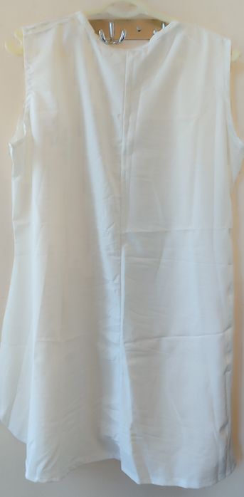 Ayollar uchun toʻrttasi birda boʻlgan zamonaviy kiyim