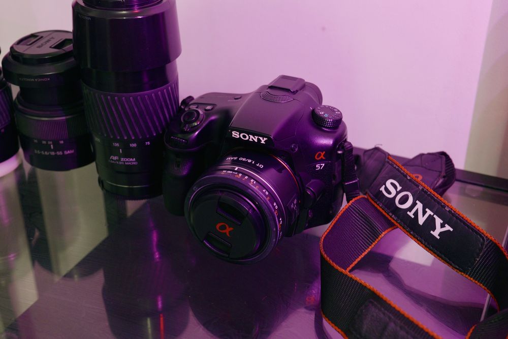 Sony A57 + 5 обектива + Manfrotto раница и аксесоари