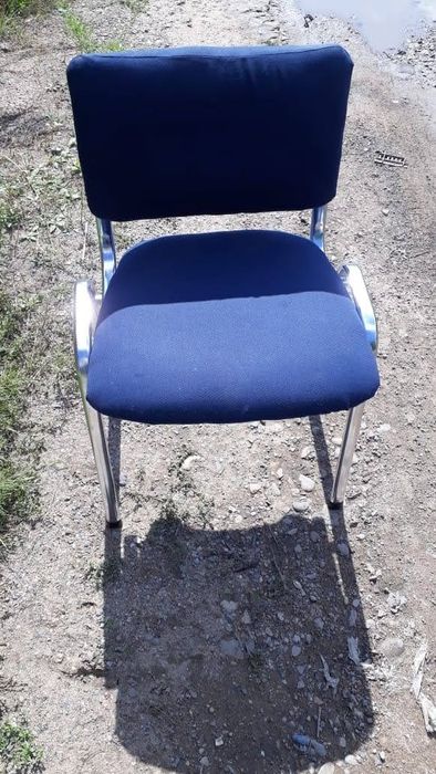 Стул 3000 тенге                       .