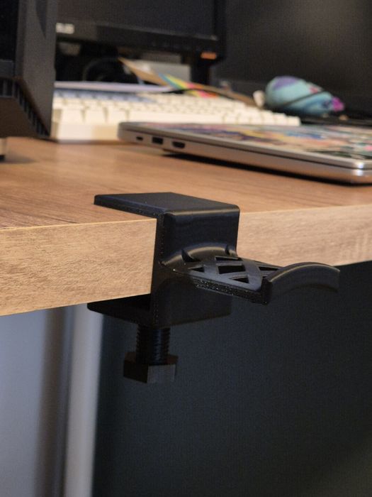 Suport de căști cu prindere pentru birou printat 3D